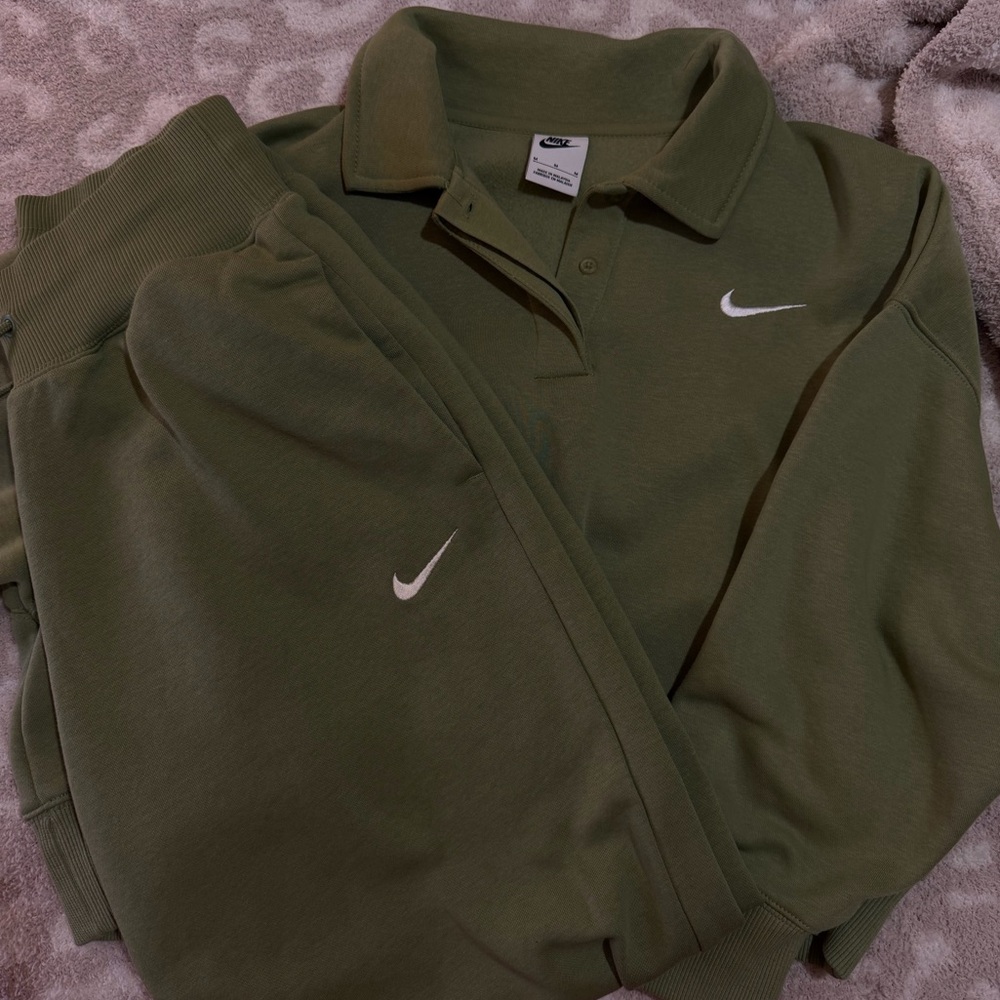 Nike Forest Green Pullover AND joggers